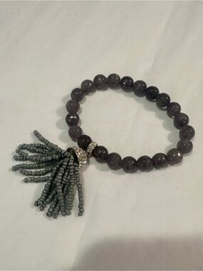 Beaded Tassel Stretch Bracelet in Charcoal Gray